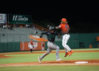 Estrellas derrotan a los Toros en extra innings 5-3
