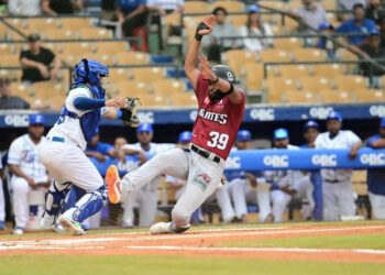 Gigantes devuelven blanqueada al Licey 5-0