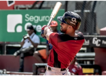 Águilas caen ante Gigantes en la apertura del torneo 2023-2024