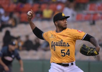 Águilas Cibaeñas ganan primero 10-3 ante los Toros