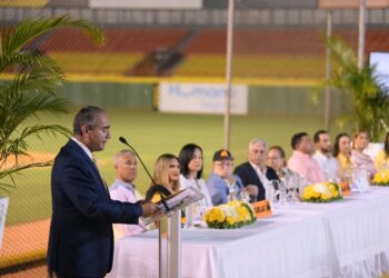 Las Águilas Cibaeñas realizan una vistosa rueda de prensa