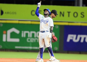 Tercera victoria en línea del Licey al derrotar 6-1 a las Estrellas