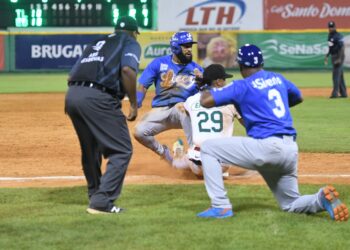 Licey derrota a las Estrellas y escala al primer lugar