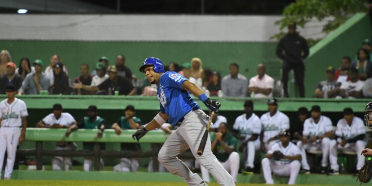 Licey derrota a las Estrellas y escala al primer lugar