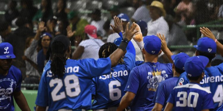 Licey derrota a las Estrellas y escala al primer lugar