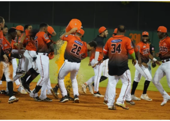 Toros del Este vencen en 10 entradas a las Águilas Cibaeñas 7-6 