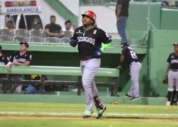 Leones amplían su racha a base de palos ante Estrellas