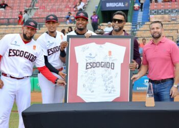 Escogido reconoce a Nelson Cruz por su carrera en el béisbol