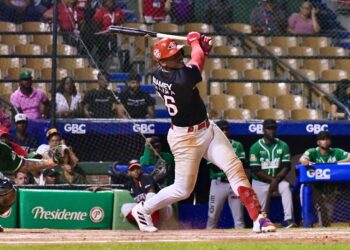 HR de tres carreras de Hernández no impide derrota roja