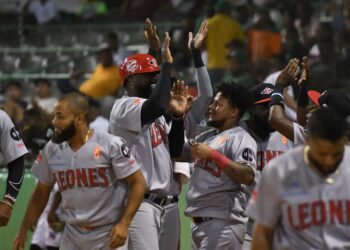 El Escogido frena a las Estrellas y provocan un triple empate