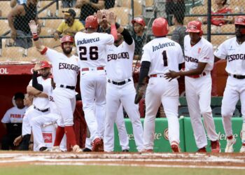 Leones ganan séptimo seguido a las Águilas