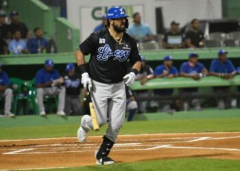 Alfaro, Alcántara y Andújar comandan triunfo del Licey