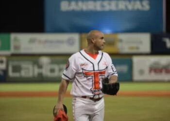 Los Toros respiran al blanquear al Escogido