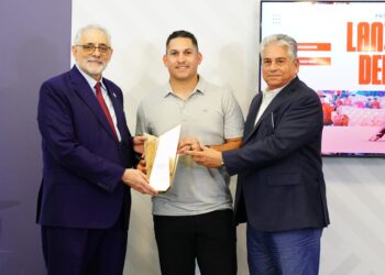 LIDOM premia a los mejores de la temporada y entrega copas regionales