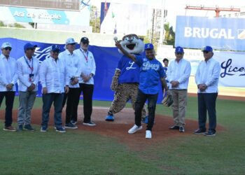 Tigres del Licey rinden homenaje a Erick Aybar