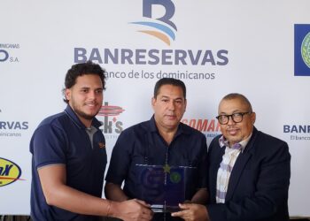 Reconocen trayectoria de Rafael Díaz