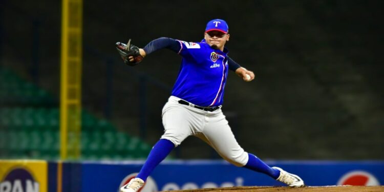 Angel Padrón lanza primer “no-hitter” en SC  en segunda etapa