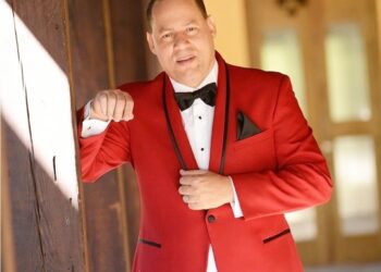 Listín Diario dedica editorial al estilo innovador de FRANKLIN MIRABAL