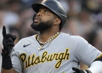 Carlos Santana tras alcanzar grandes metas en el 2024