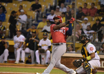 Toros adquieren a Sandro Fabián desde Leones por Navarro