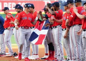 RD deslumbra al montar con éxito serie entre Boston y Tampa