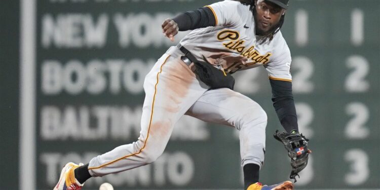 Oneil Cruz juega con mucho cuidado a lesionarse