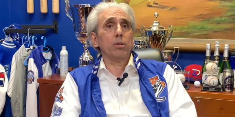 Ricardo Ravelo exige tope salarial