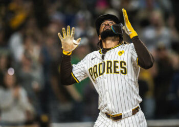 Detienen recha de hits de Tatis Jr.