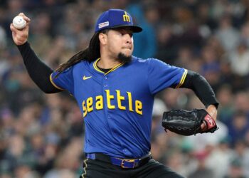 Luis Castillo silenció bates Texas