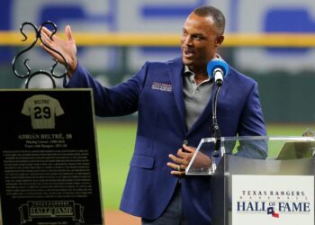 Todos atentos a Adrian Baltré