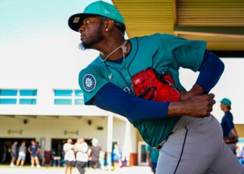 Seattle activan a Gregory Santos