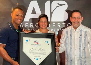 Adrián Beltré “se da un baño de pueblo” en compartir con la comunidad dominicana en NY