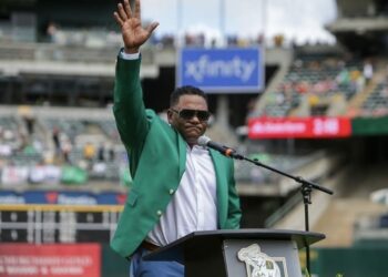 Miguel Tejada es exaltado al Salón de la Fama de los Atléticos de Oakland