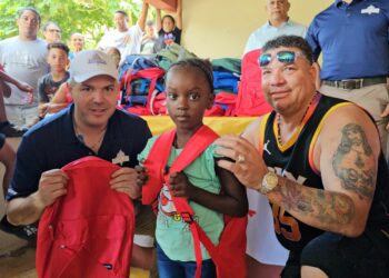 Basílica Medical y Fundación Bartolo Colón donan cientos de útiles escolares en Altamira