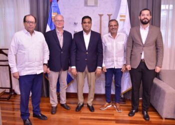 Ministro de Deportes Kelvin Cruz pondera aportes de industria del béisbol a RD