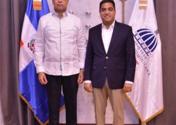 Kelvin Cruz recibe al contralmirante Muñoz Monción