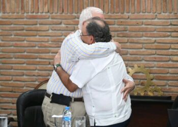 Estrellas ratifican a Feris presidente y nombran a Mallén presidente ad-vitam