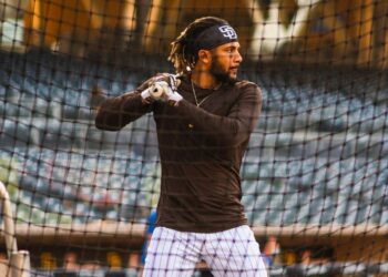 Fernando Tatis Jr. realiza práctica de bateo 