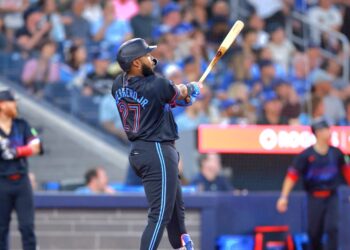 Vladimir Guerrero Jr. dispara jonrón, triple, doble y empuja 4