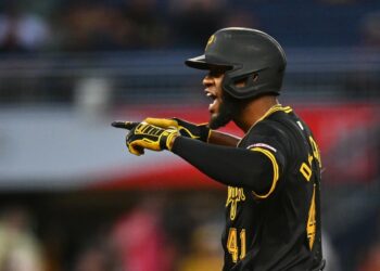 Bryan De La Cruz pega de 4-3 con tres empujadas