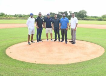 Vicente inspecciona inspecciona base de entrenamientos en Boca Chica
