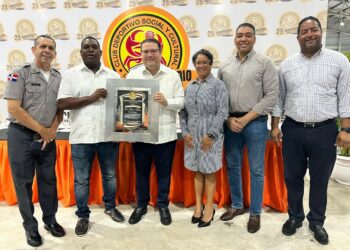 Club reconoce a Eduardo Sanz Lovatón