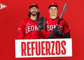 Leones contratan al jardinero Koperniak y al relevista Garza