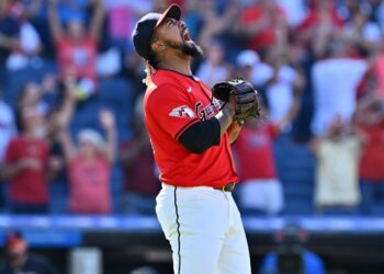 Emmanuel Clase se consólida como uno de los mejores relevistas en la historia