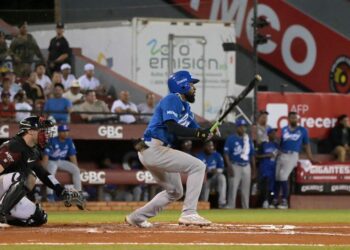Johnson, Lawlar lideran primer triunfo del Licey