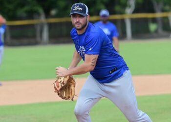 Moyers y Tellache arriban al campamento de los bicampeones