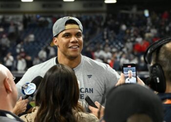 Jonrón de 3 carreras de Juan Soto envía a los Yanquis a la Serie Mundial