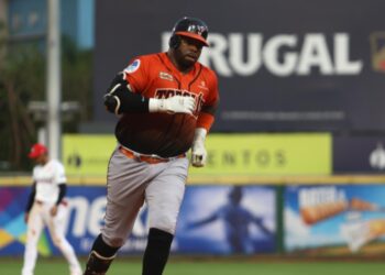 Toros remontan y provocan 3ª derrota seguida a Leones