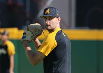 Tyler Viza de regreso en la rotación abridora de las Águilas