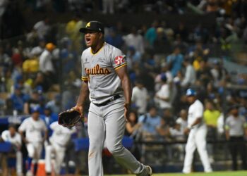 Mejía y Escarra dan jonrones; Pitcheo se luce en victoria de Águilas 4-1 sobre Licey